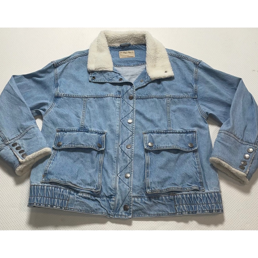 We‎ The Free Women's L Denim Jacket Sherpa Collar Pockets Button Up Light Wash